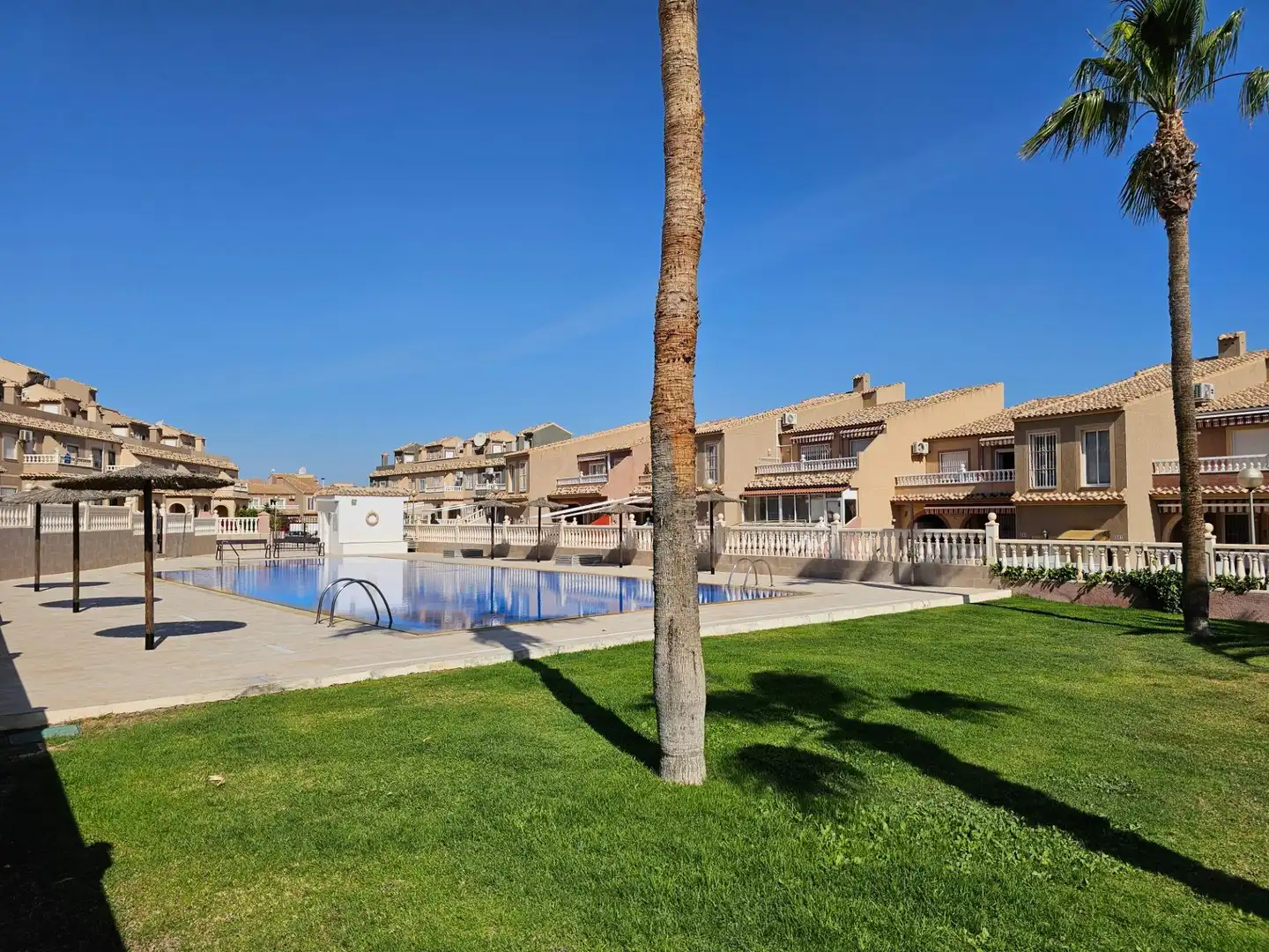 Piscina de Casa o xalet en venda en Santa Pola amb Aire condicionat, Jardí privat i Moblat