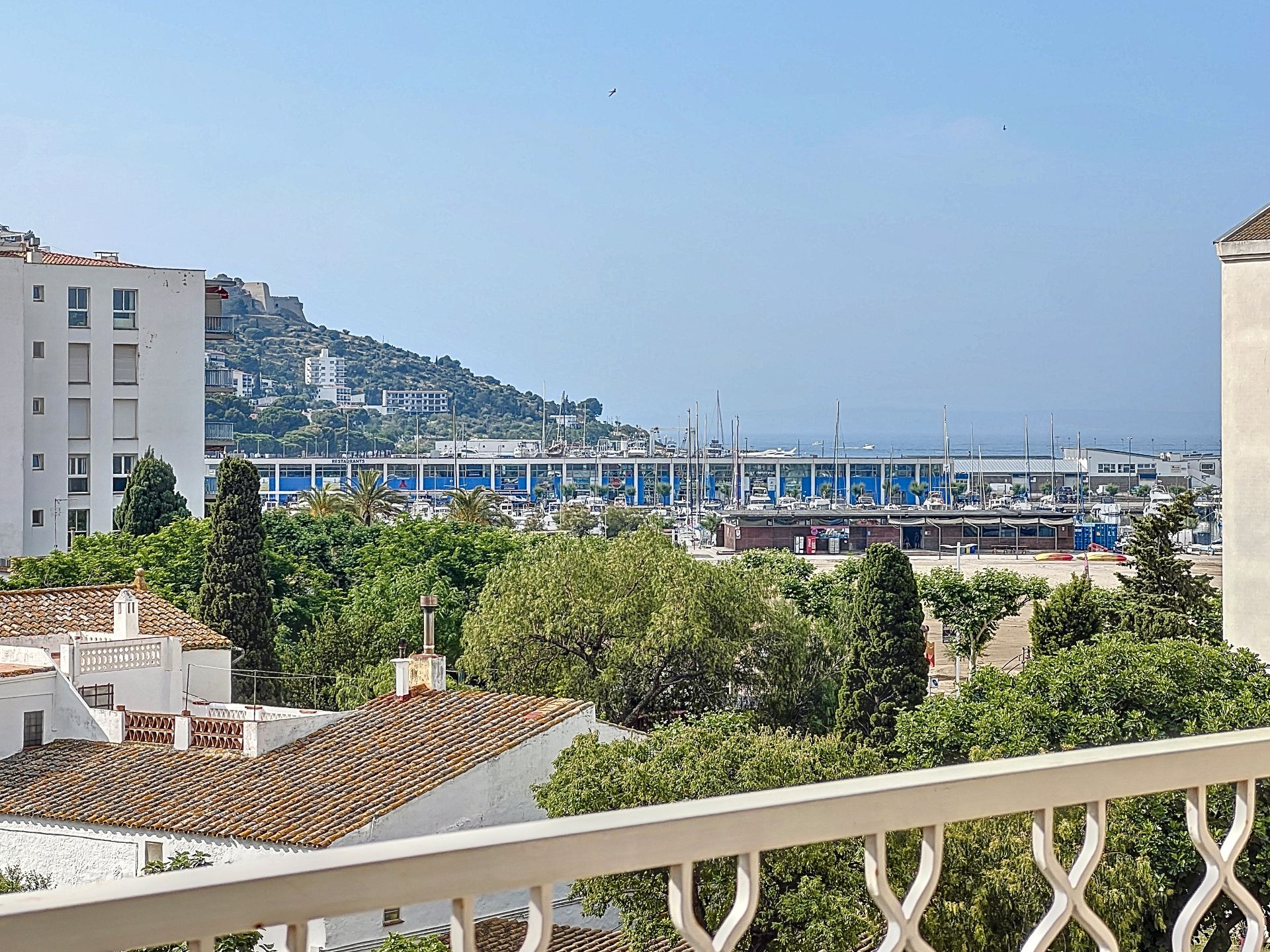Vista exterior de Apartament en venda en Roses amb Terrassa i Moblat