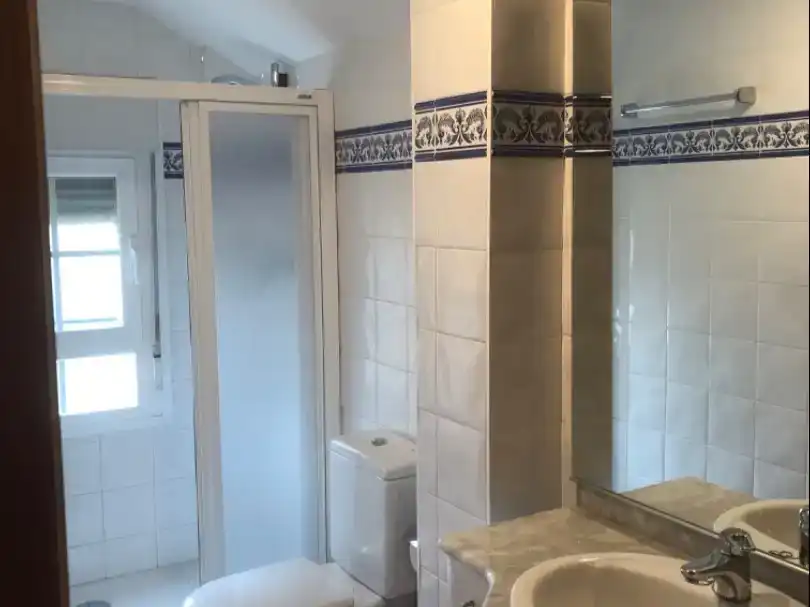 Baño de Piso en venta en Lardero con Aire acondicionado, Jardín privado y Trastero