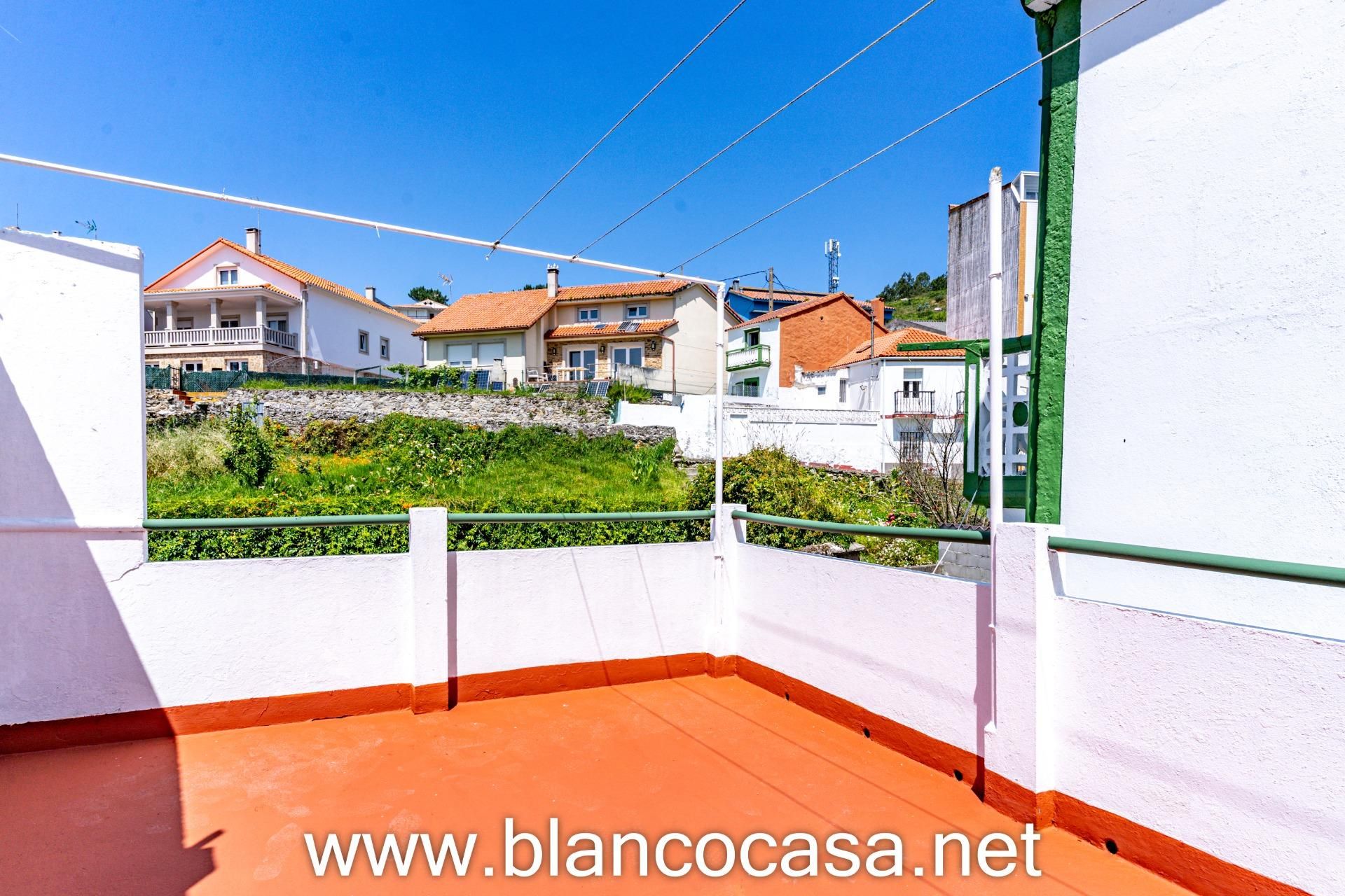 Vista exterior de Casa o xalet en venda en Ponteceso amb Terrassa