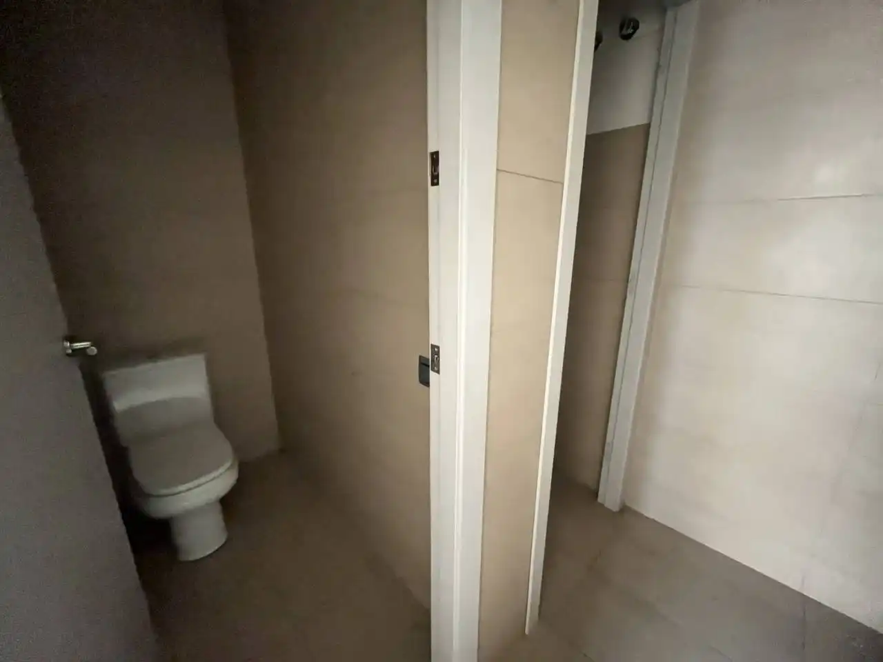 Bany de Oficina de lloguer en Centre - Sant Josep - Sanfeliu