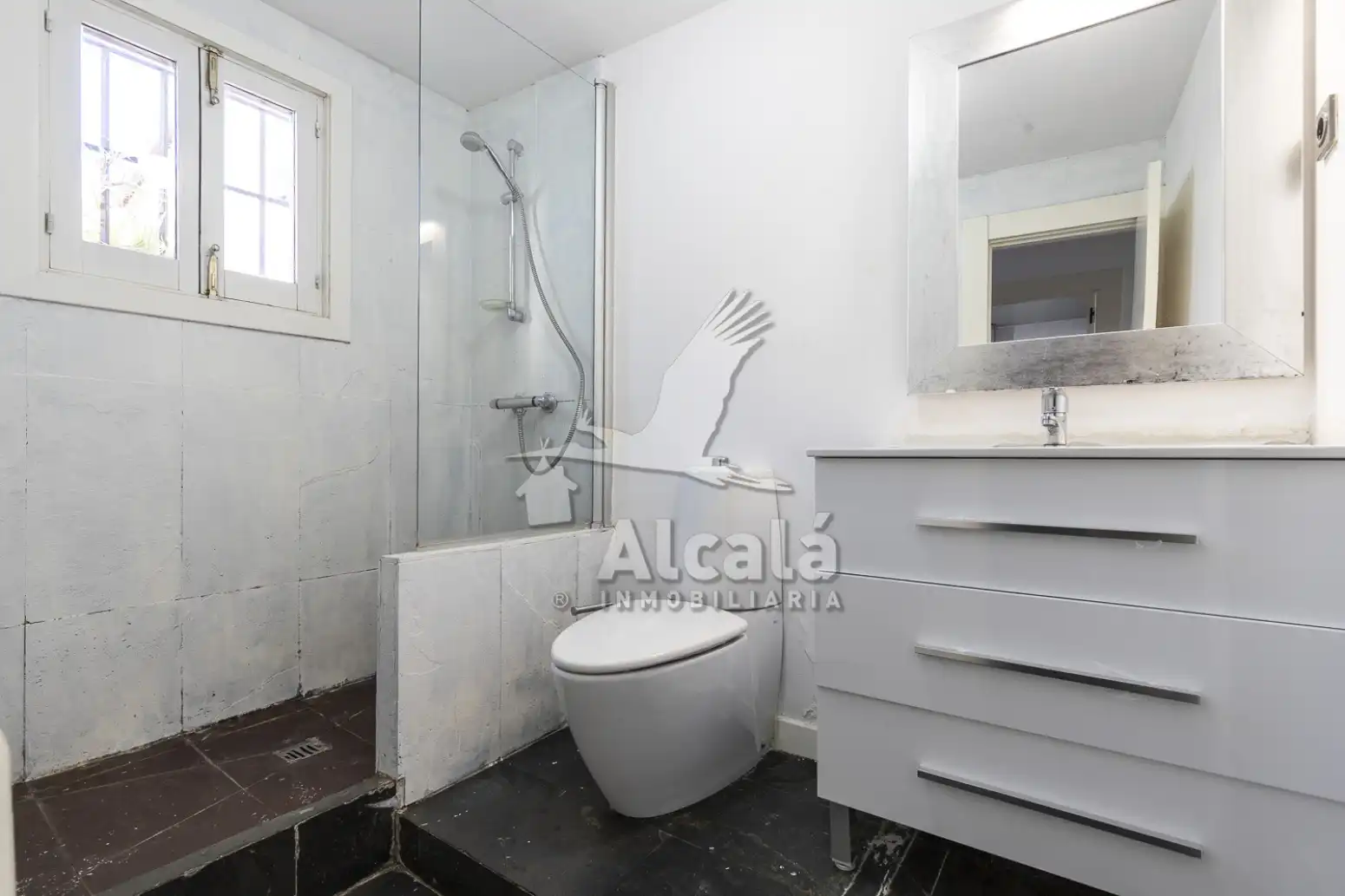 Bathroom of Houses for sale in Alcalá de Henares  with Air Conditioner, Heating and Private garden