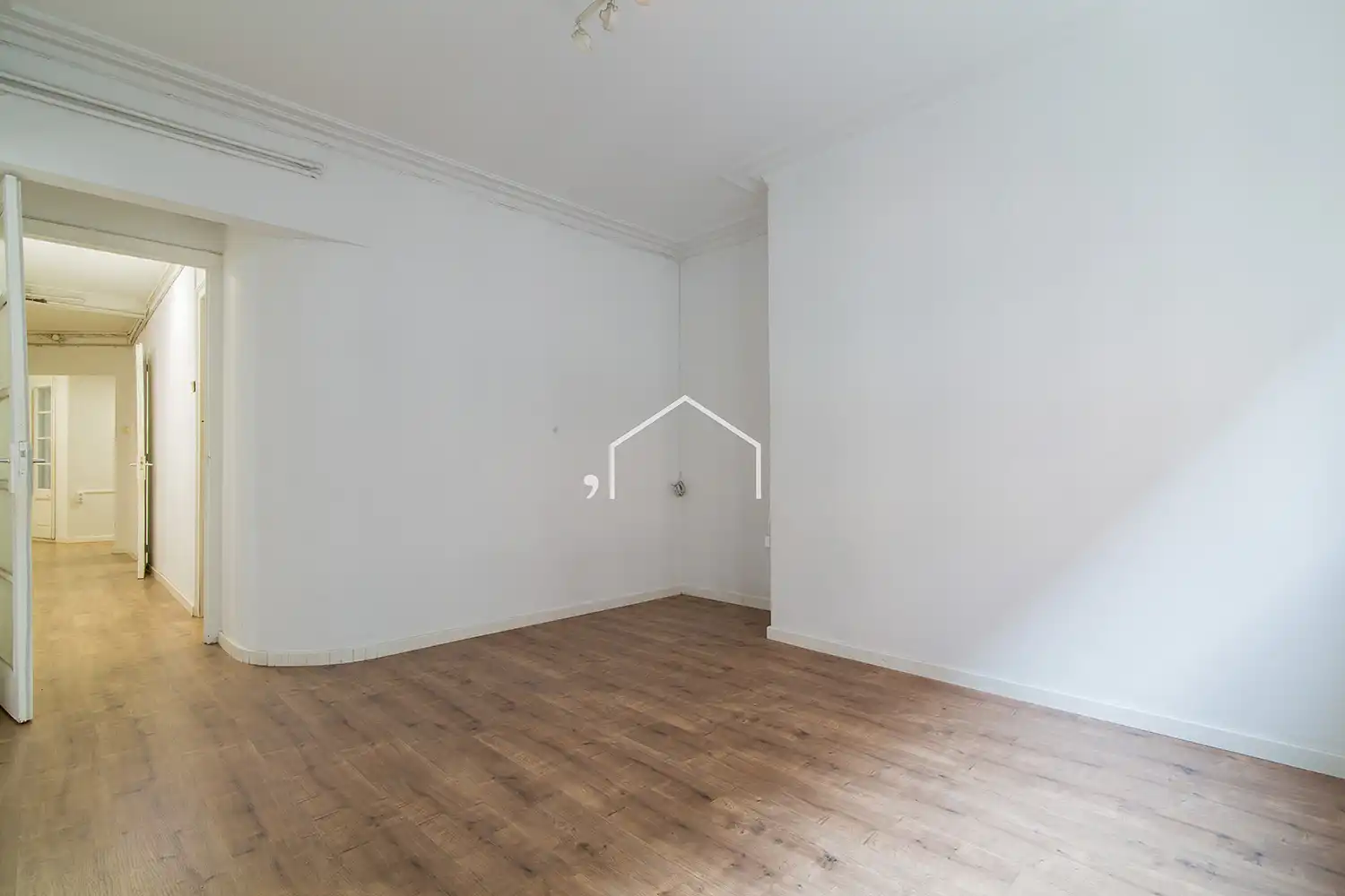 Wohnung zum Verkauf in Barcelona mit Heizung, Parkett und Ofen