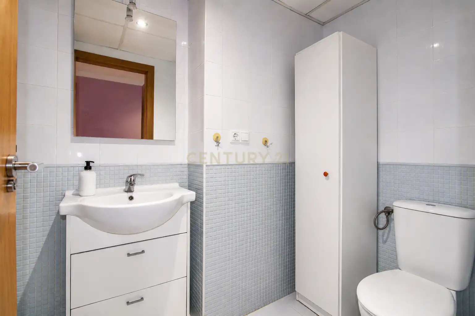 Bathroom of Flat for sale in Pedreguer  with Storage room