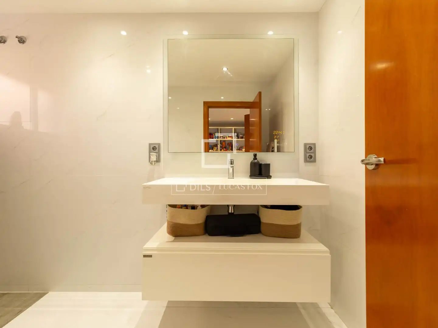 Bathroom of Flat for sale in Sant Joan Despí  with Air Conditioner