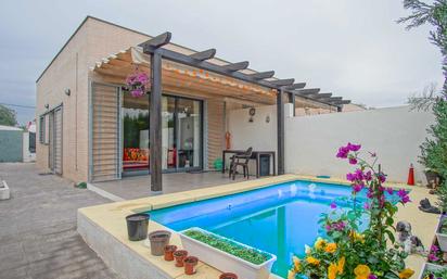 Swimming pool of Single-family semi-detached for sale in Oliva  with Air Conditioner, Heating and Private garden