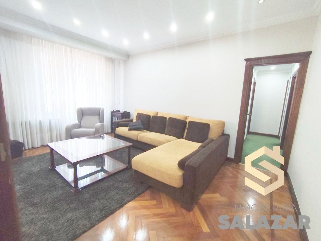 Sala d'estar de Pis en venda en Bilbao  amb Calefacció, Traster i Balcó