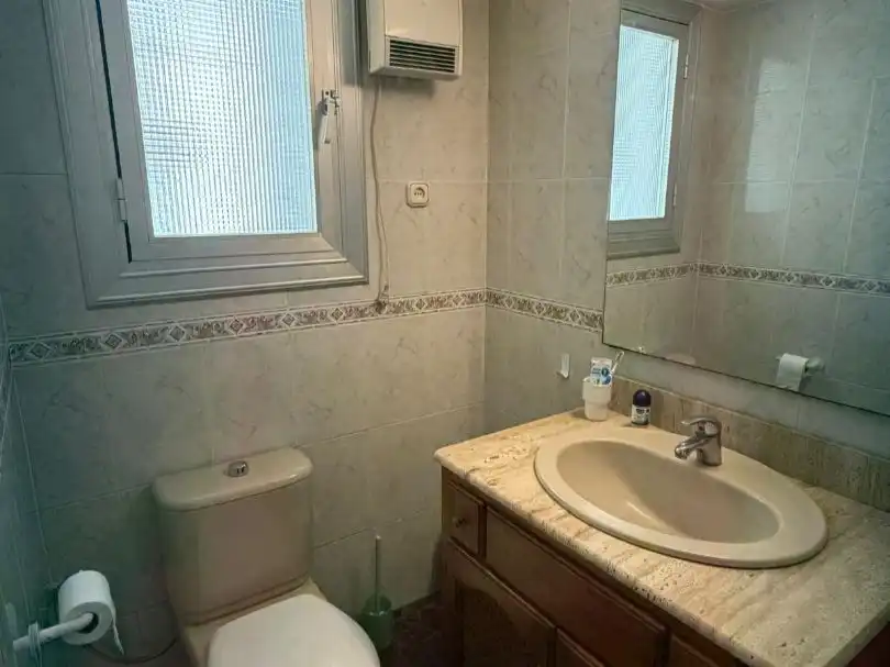 Bathroom of Flat for share in Nueva Andalucía