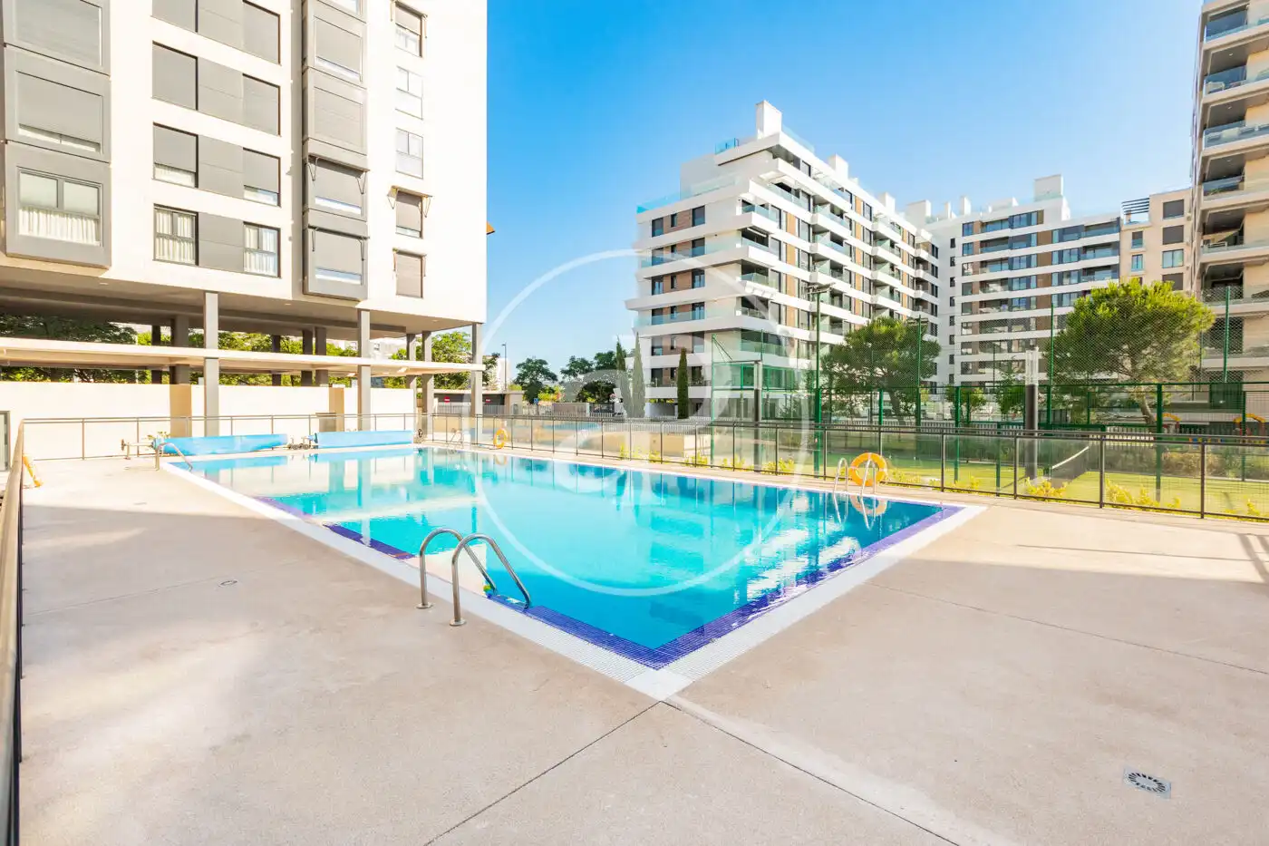 Piscina de Piso en venta en Madrid con Aire acondicionado, Calefacción y Jardín privado