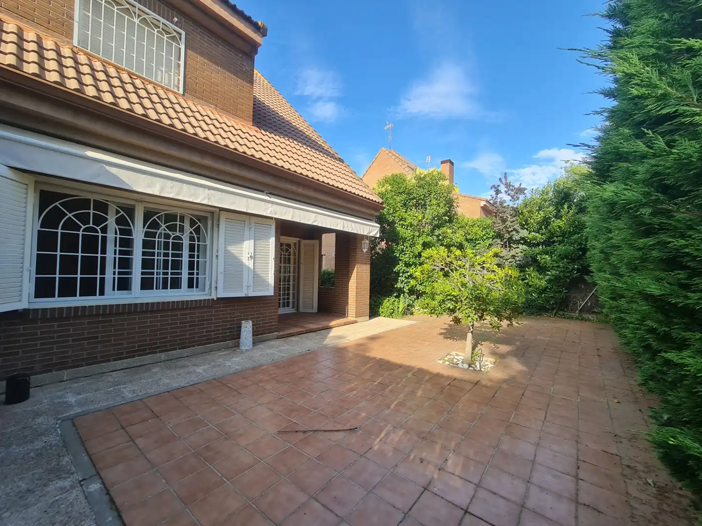 Casa aparellada amb piscina en venda a Calle Záncara, imagen 17