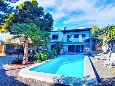 Detached house with balcony for sale in Marisol Park - Ortembach - Los Almendros