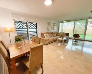 Living room of Flat for sale in Fuengirola  with Air Conditioner, Heating and Terrace