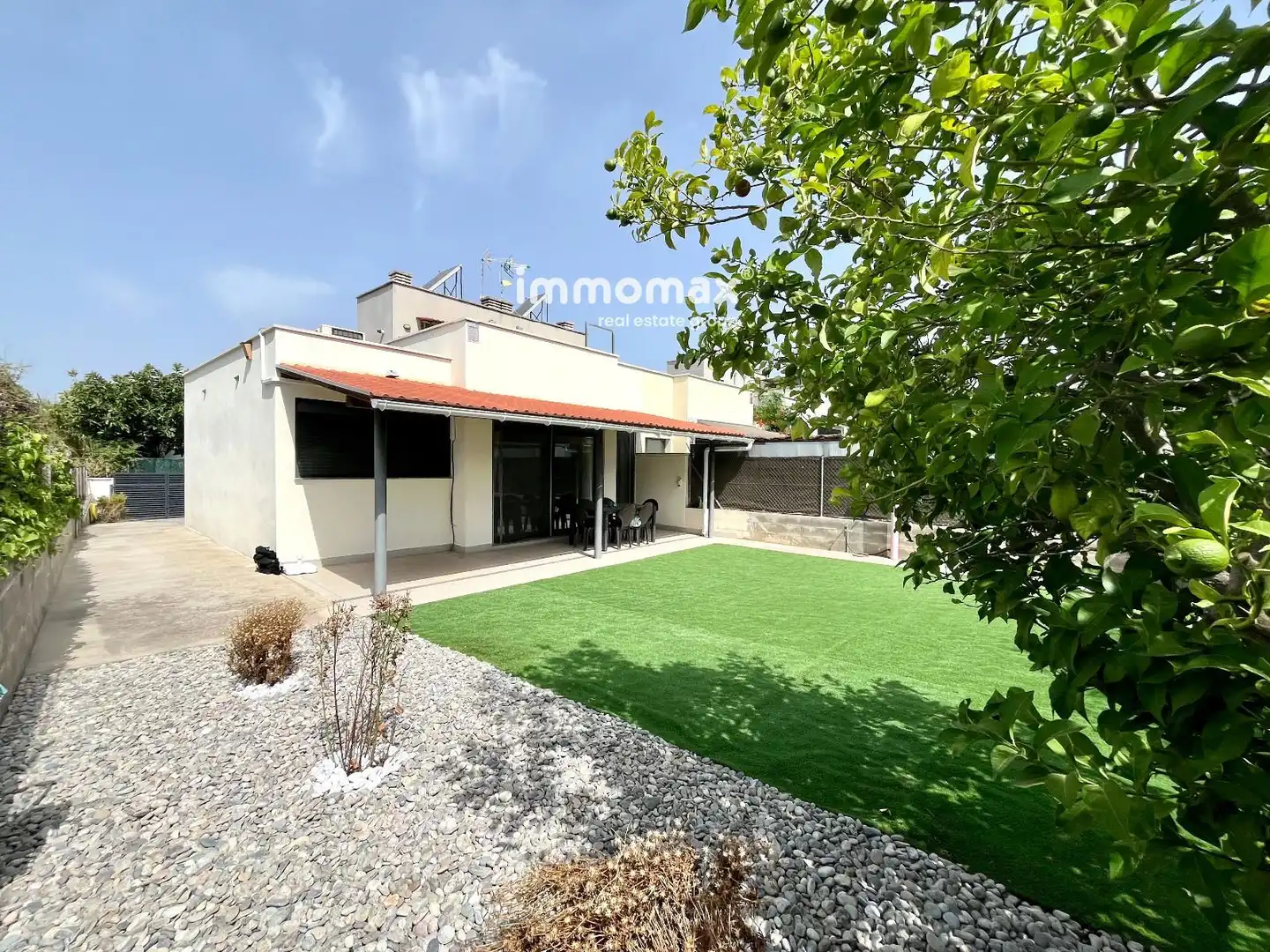 Terrassa de Casa o xalet en venda en Vilanova i la Geltrú amb Aire condicionat, Calefacció i Jardí privat