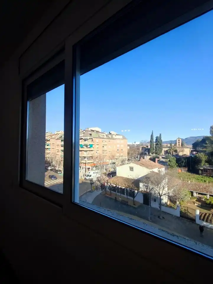 Vista exterior de Pis en venda en Abrera amb Calefacció i Balcó