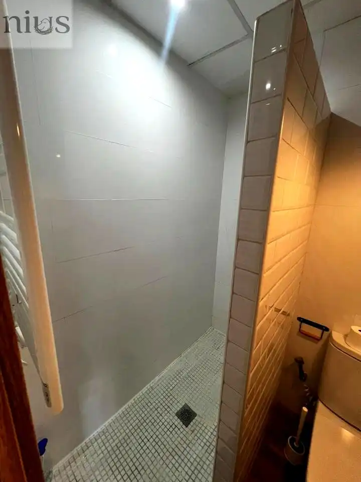 Baño de Piso de alquiler en Silla con Aire acondicionado y Amueblado