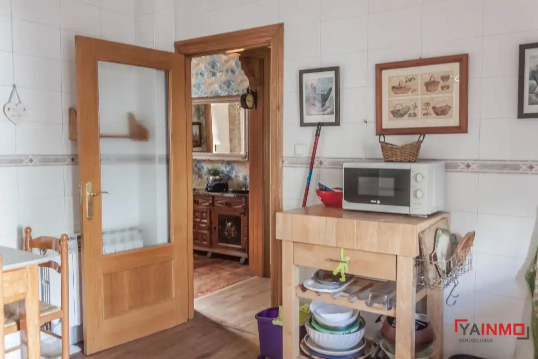Cuina de Casa adosada en venda en Vitoria - Gasteiz amb Calefacció i Jardí privat