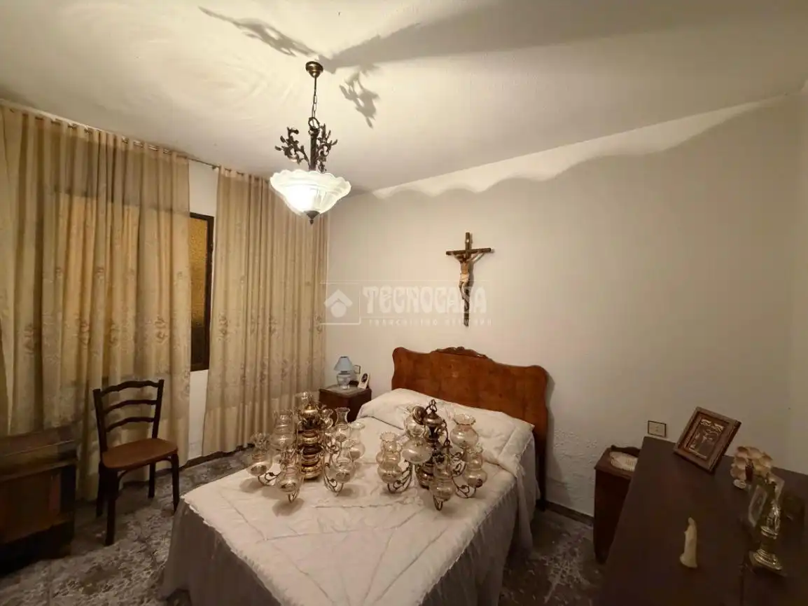 Schlafzimmer von Einfamilien-Reihenhaus zum Verkauf in Mengíbar