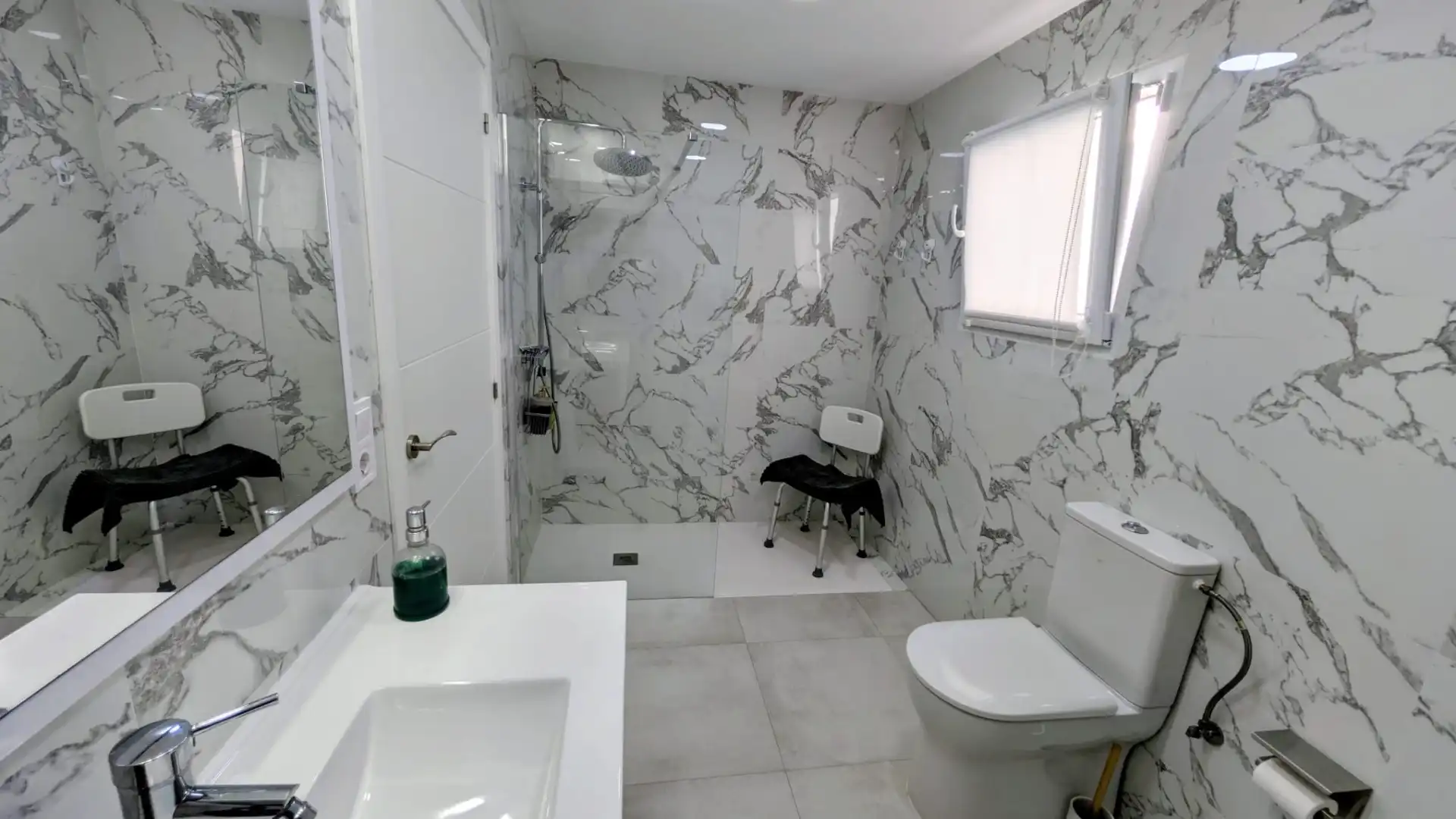 Bathroom of Flat for sale in Valencia  with Air Conditioner and Balcony