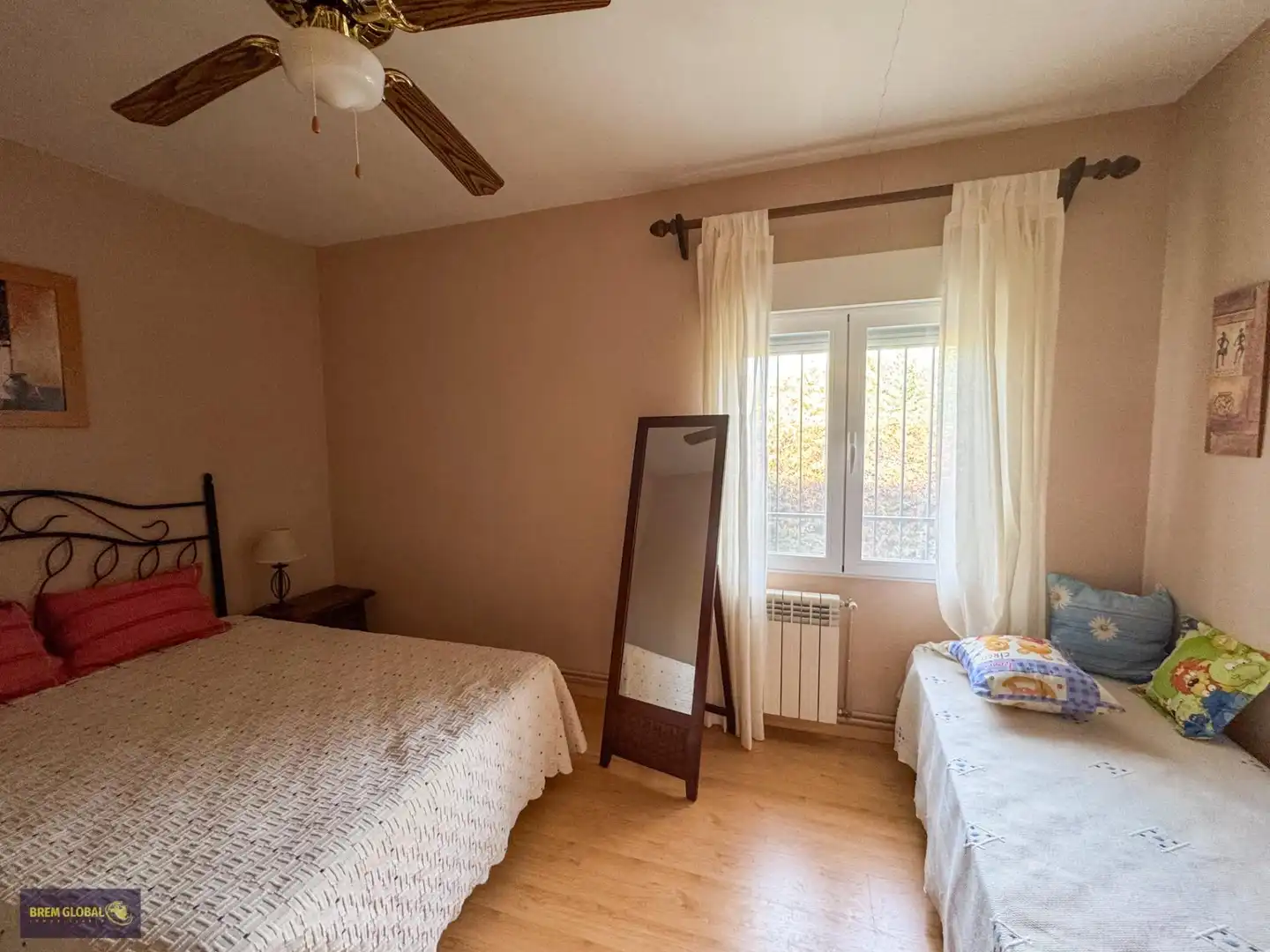 Dormitori de Casa o xalet en venda en La Cabrera amb Jardí privat, Terrassa i Traster