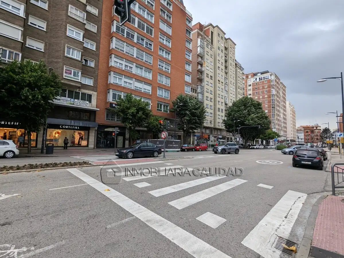 Vista exterior de Piso de alquiler en Burgos con Calefacción y Amueblado