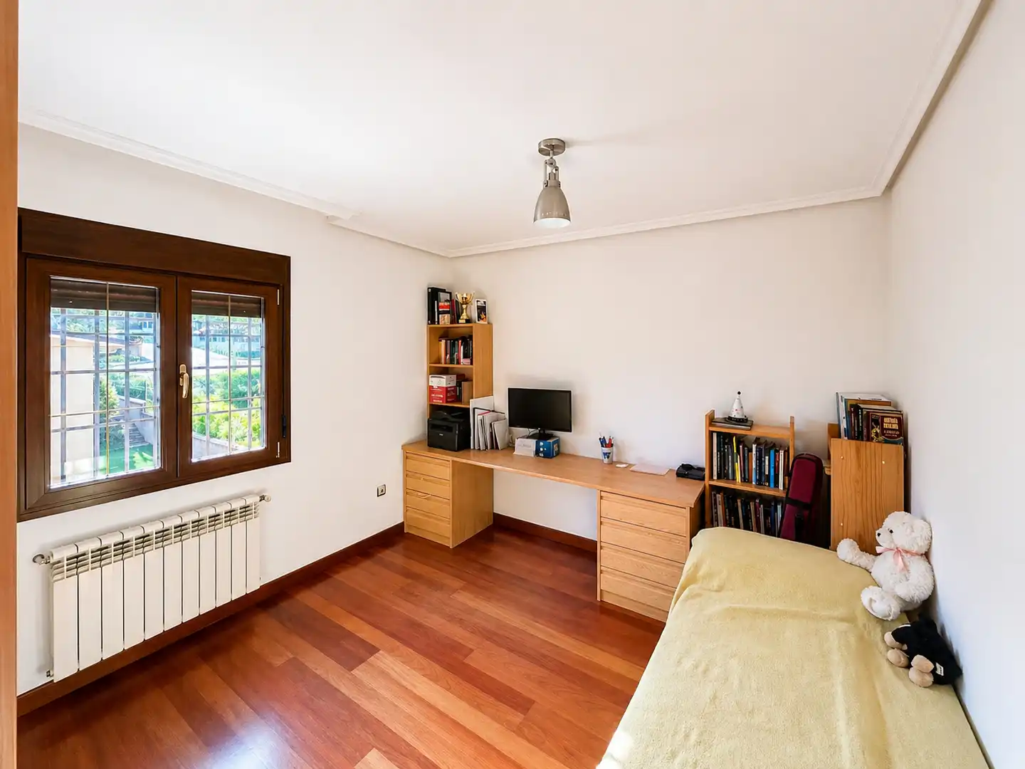 Sala d'estar de Casa o xalet en venda en Guadarrama amb Calefacció, Jardí privat i Parquet