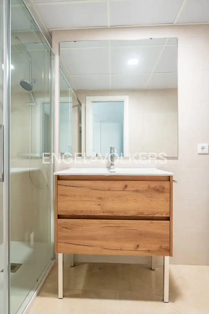 Baño de Piso de alquiler en Sevilla con Aire acondicionado, Calefacción y Piscina
