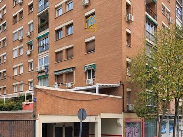 Pis amb ascensor en venda a Latina