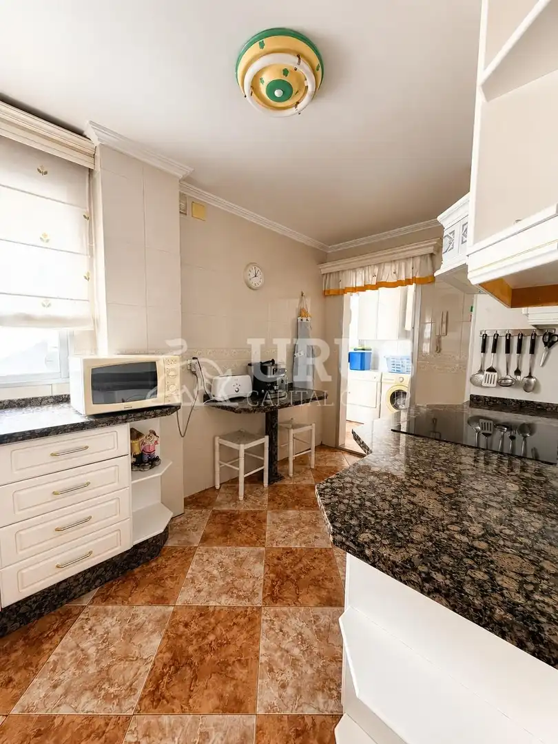 Piso en venta en CENTRO DE SALUD, Poniente-Norte - Miralbaida - Parque Azahara