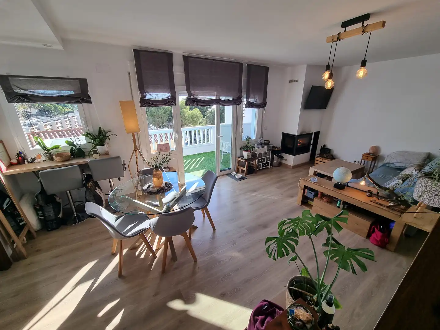 Wohnzimmer von Einfamilien-Reihenhaus zum Verkauf in Roses mit Klimaanlage, Heizung und Privatgarten