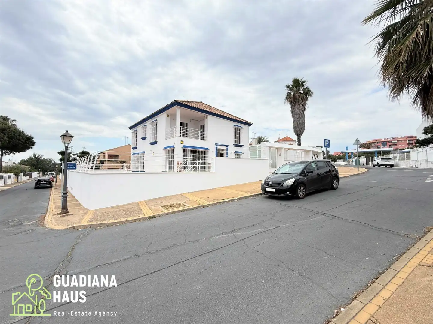 Vista exterior de Casa o chalet en venta en Islantilla con Terraza, Trastero y Piscina