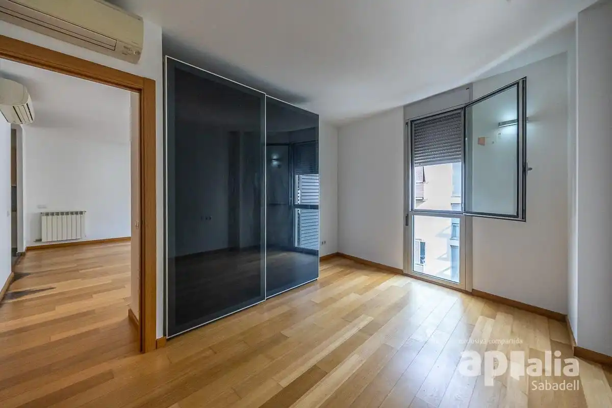 Schlafzimmer von Wohnung zum Verkauf in Sabadell mit Heizung und Abstellraum