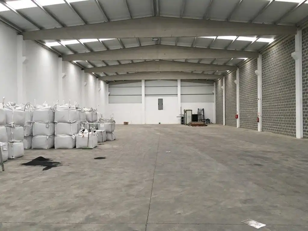 Nave industrial de alquiler en Cabanas