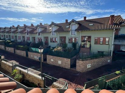 Exterior view of Single-family semi-detached for sale in Torrelavega 