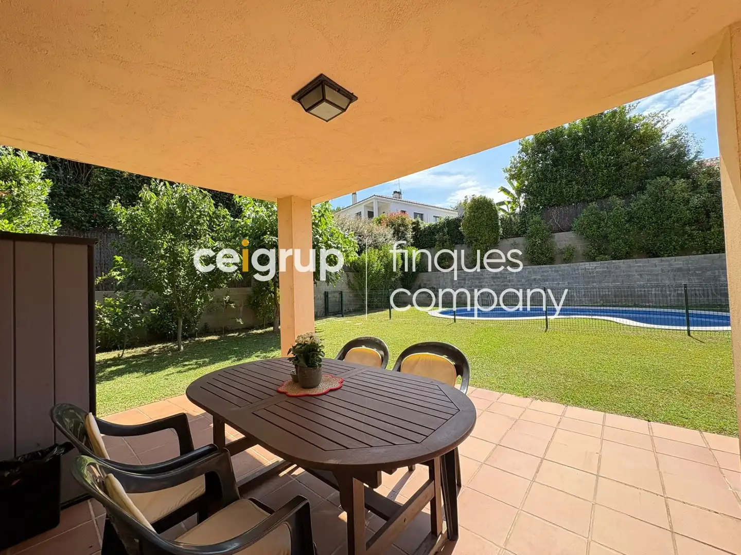 Vista exterior de Casa o chalet de alquiler en Girona con Calefacción, Terraza y Piscina