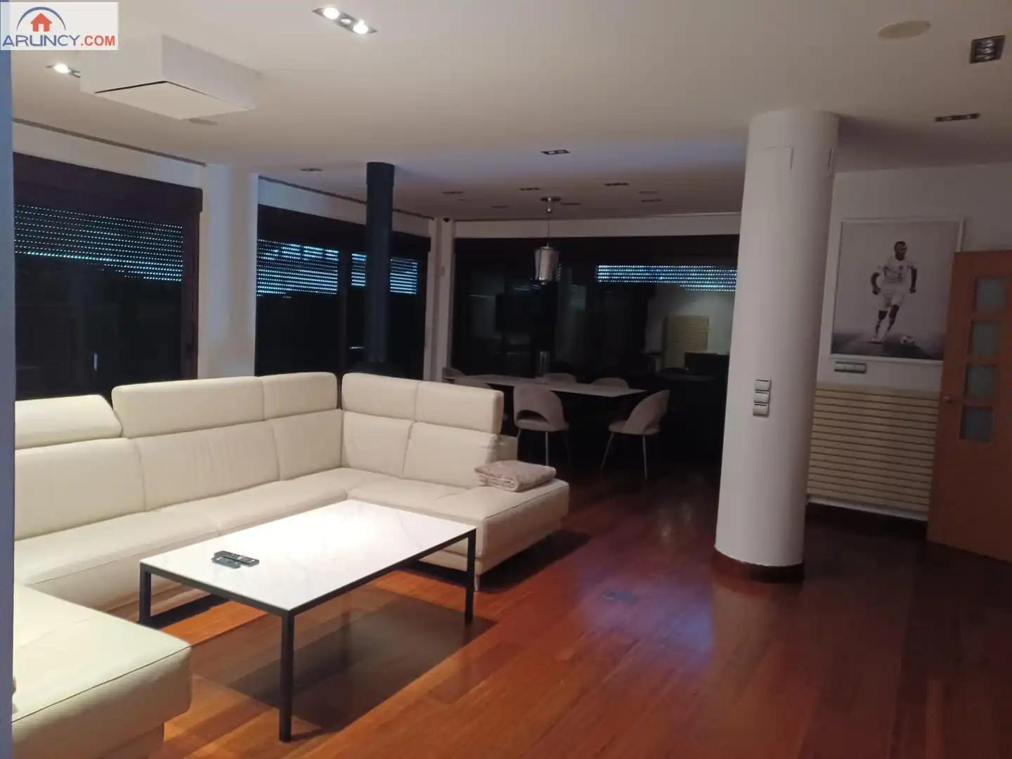 Sala d'estar de Casa o xalet en venda en Alcalá de Guadaira amb Aire condicionat, Jardí privat i Traster