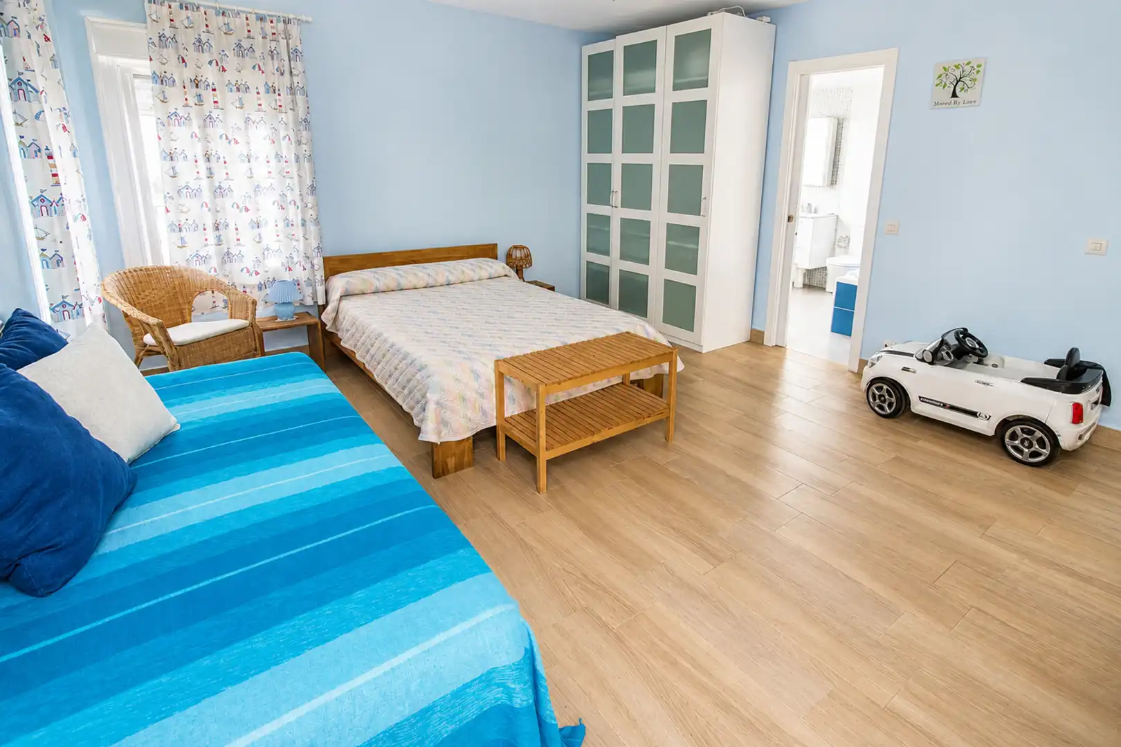 Schlafzimmer von Dachboden zum Verkauf in Manilva mit Klimaanlage, Terrasse und Schwimmbad