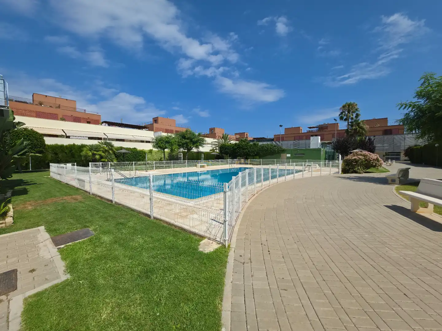 Piscina de Planta baixa en venda en Alicante / Alacant amb Aire condicionat, Calefacció i Jardí privat