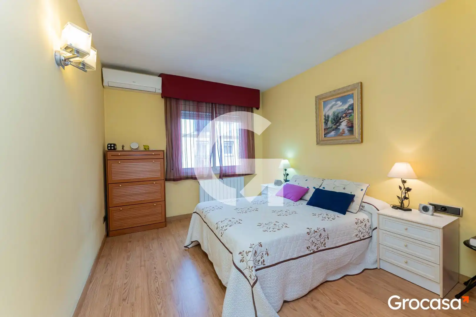 Habitación de Casa adosada en venta en Cornellà de Llobregat con Aire acondicionado, Calefacción y Trastero