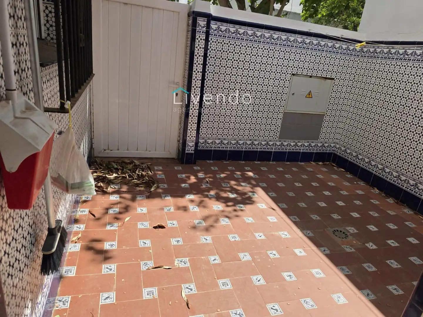 Terrassa de Casa o xalet en venda en Chiclana de la Frontera amb Jardí privat, Piscina i Piscina comunitària