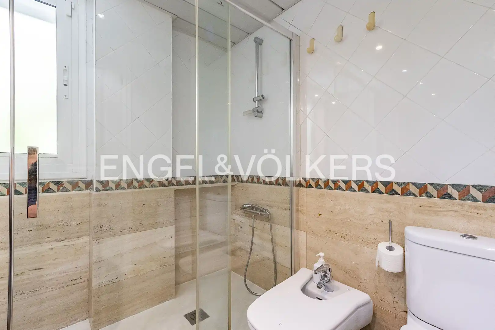 Bathroom of Flat for sale in Sant Cugat del Vallès  with Air Conditioner, Heating and Private garden