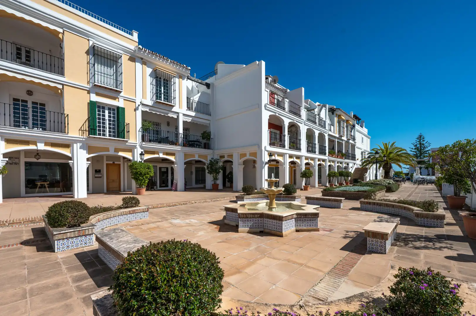 Vista exterior de Casa adosada en venta en Marbella con Aire acondicionado, Terraza y Piscina
