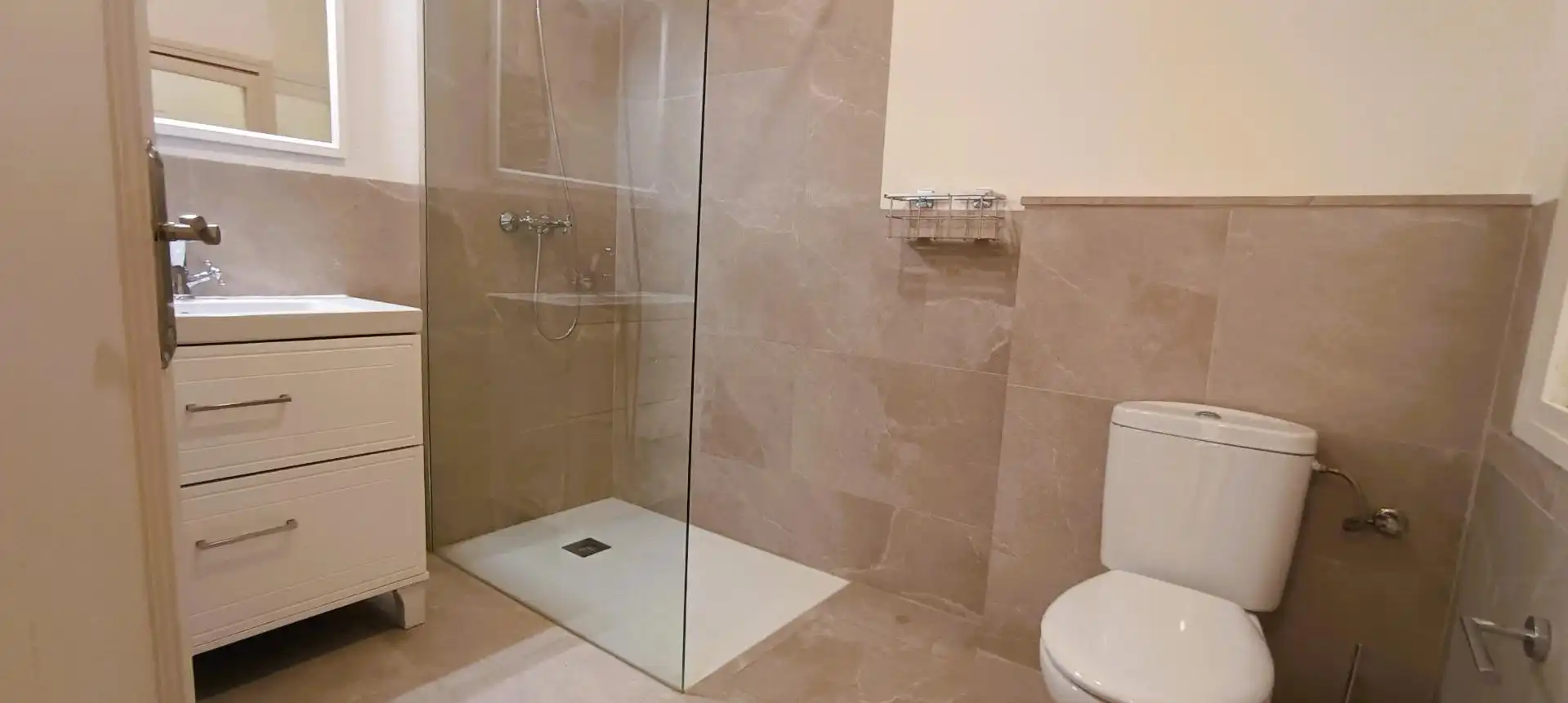 Bathroom of Flat for rent in  Palma de Mallorca  with Air Conditioner and Balcony