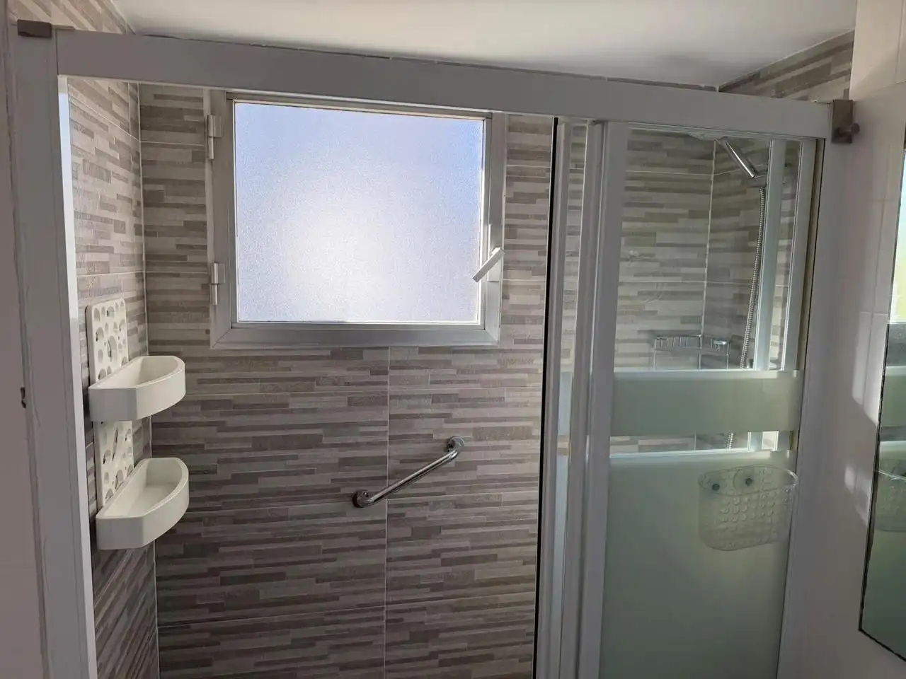 Badezimmer von Wohnung zur Miete in Ciudad Lineal