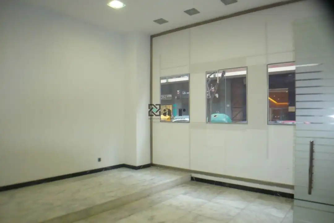 Business premises to rent in Calle Lardero, imagen 17