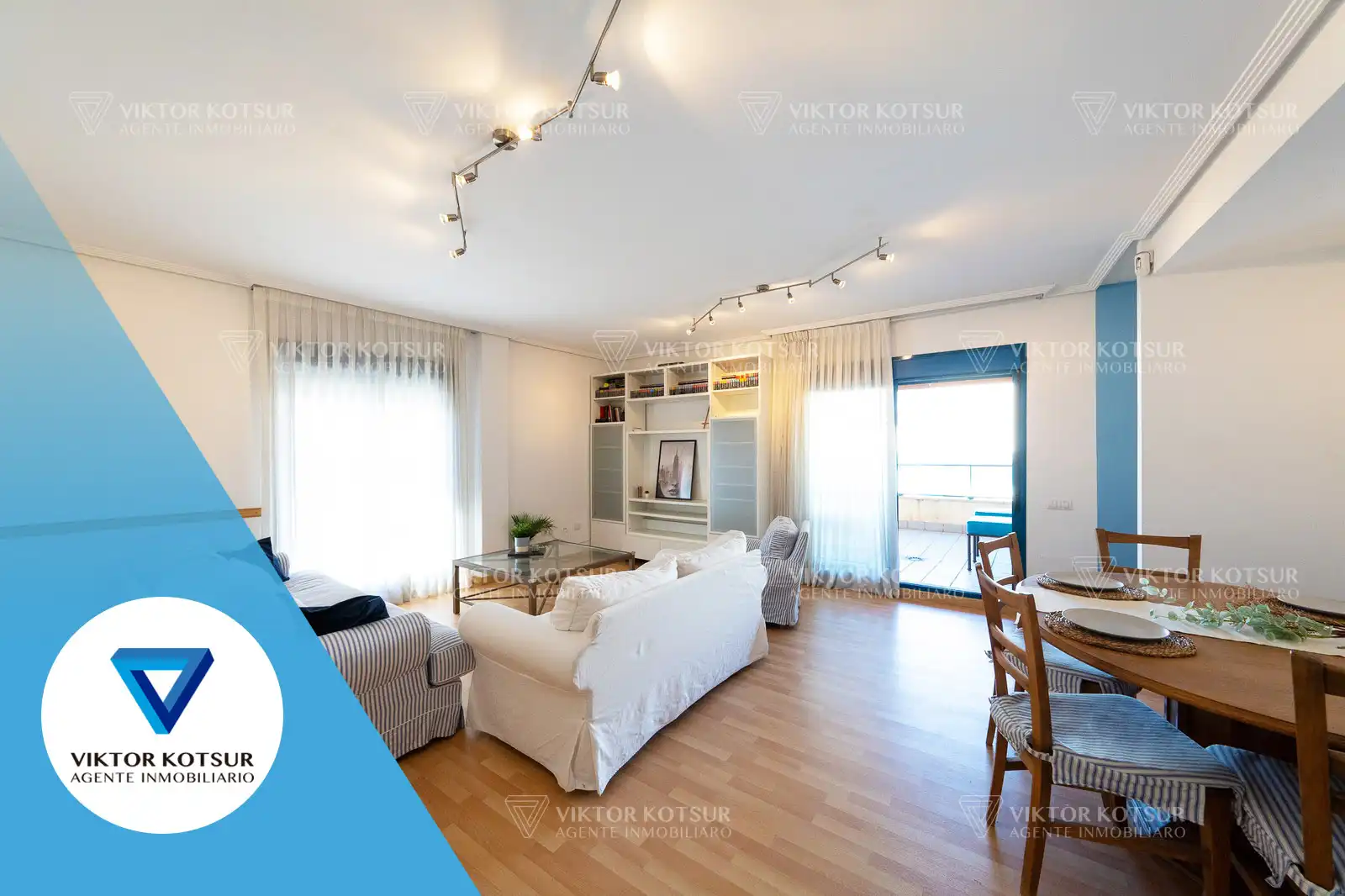 Sala de estar de Ático en venta en Roquetas de Mar con Aire acondicionado, Parquet y Terraza