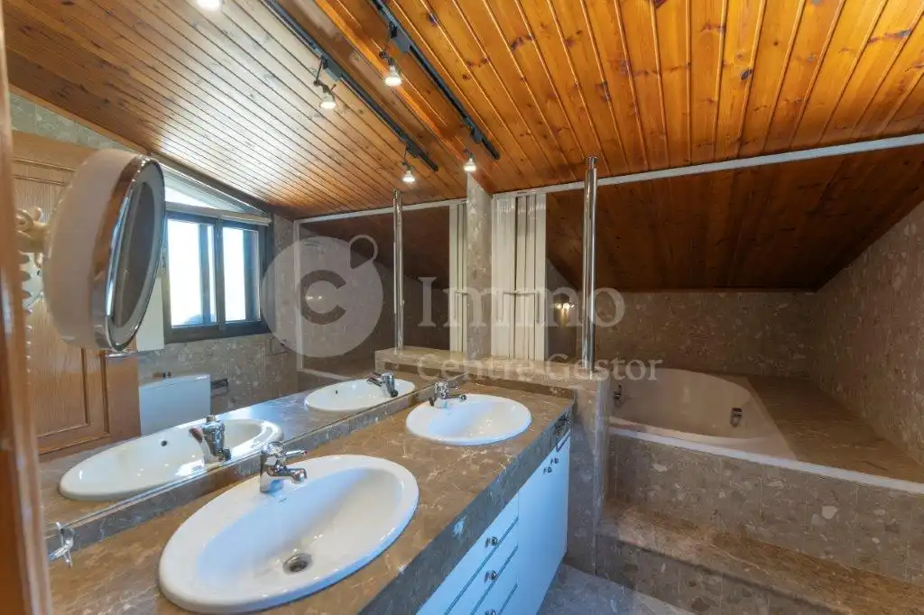 Baño de Dúplex en venta en Lleida con Aire acondicionado, Calefacción y Parquet