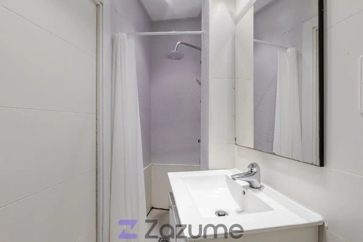Bathroom of Flat for rent in Madrid  with Air Conditioner, Terrace and Furnished
