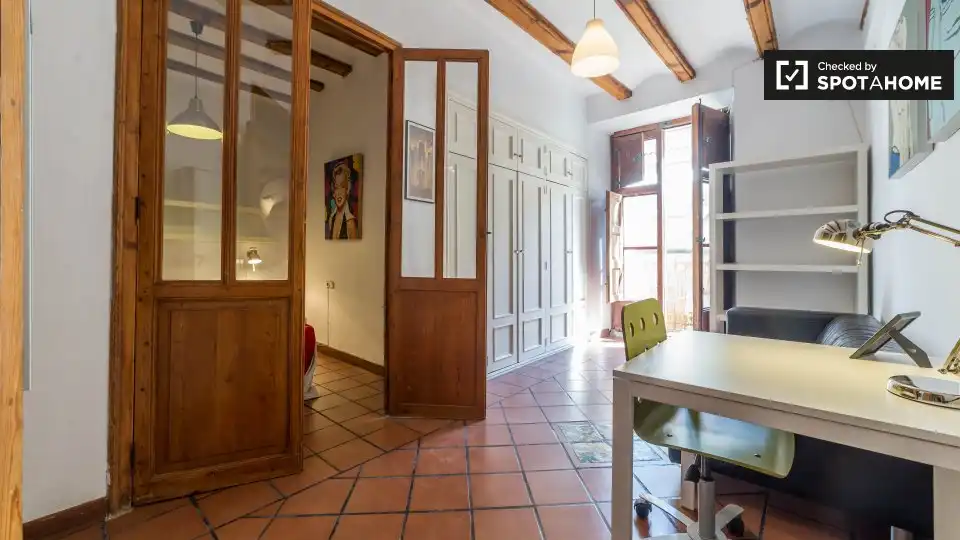 Wohnung zur untervermieten in Valencia mit Klimaanlage, Heizung und Möbliert