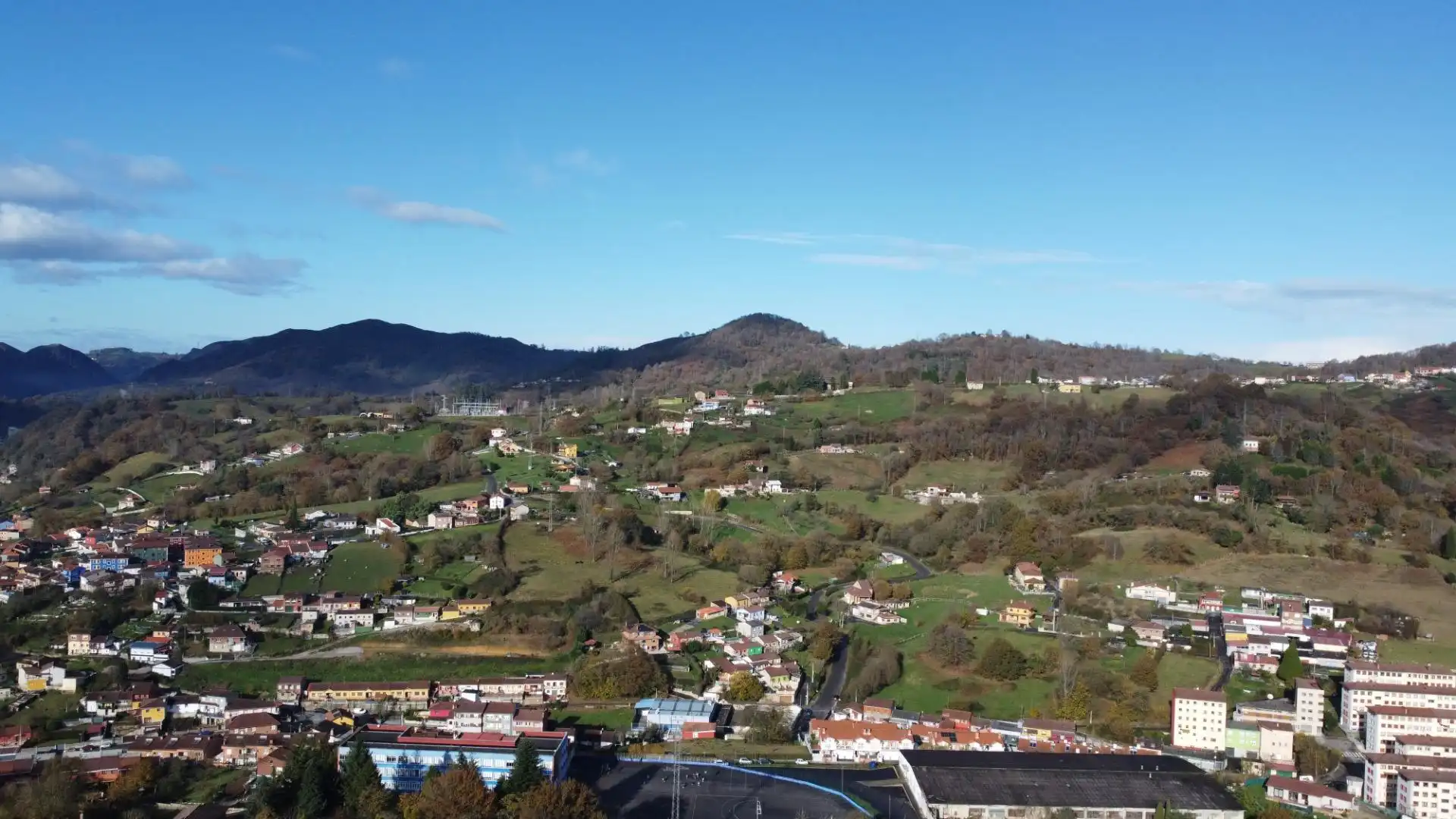 Vista exterior de Casa o xalet en venda en Langreo amb Calefacció, Jardí privat i Terrassa