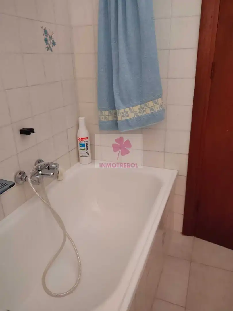 Bany de Casa o xalet en venda en Alanís amb Jardí privat, Terrassa i Traster